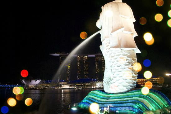Singapore Merlion at night