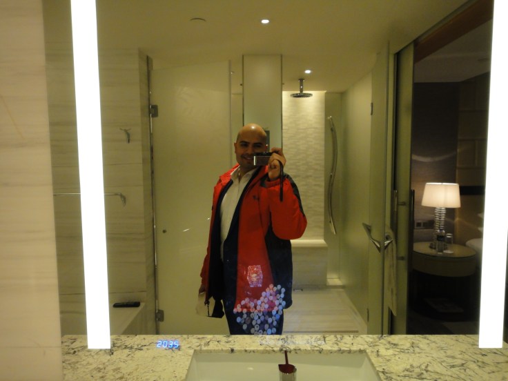 Shangri-La Premier room bathroom